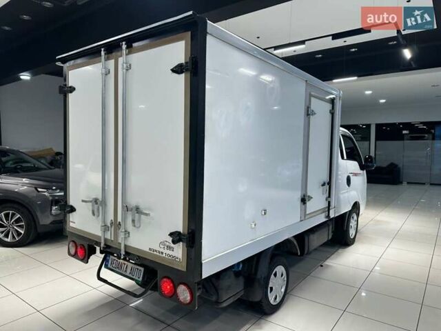 Белый Киа Бонго, объемом двигателя 2.5 л и пробегом 167 тыс. км за 23700 $, фото 5 на Automoto.ua