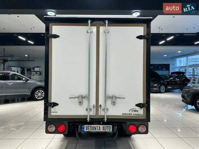 Белый Киа Бонго, объемом двигателя 2.5 л и пробегом 167 тыс. км за 23700 $, фото 6 на Automoto.ua