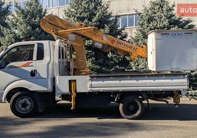 Белый Киа Бонго, объемом двигателя 2.5 л и пробегом 77 тыс. км за 27000 $, фото 5 на Automoto.ua
