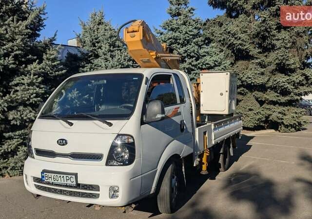 Белый Киа Бонго, объемом двигателя 2.5 л и пробегом 77 тыс. км за 27000 $, фото 2 на Automoto.ua