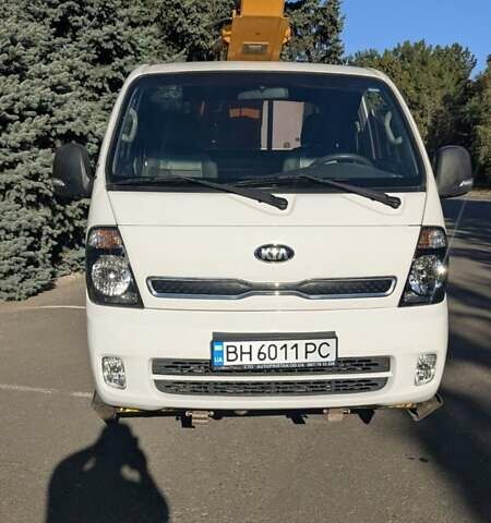 Белый Киа Бонго, объемом двигателя 2.5 л и пробегом 77 тыс. км за 27000 $, фото 3 на Automoto.ua
