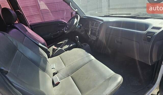 Белый Киа Бонго, объемом двигателя 2.9 л и пробегом 207 тыс. км за 15000 $, фото 2 на Automoto.ua