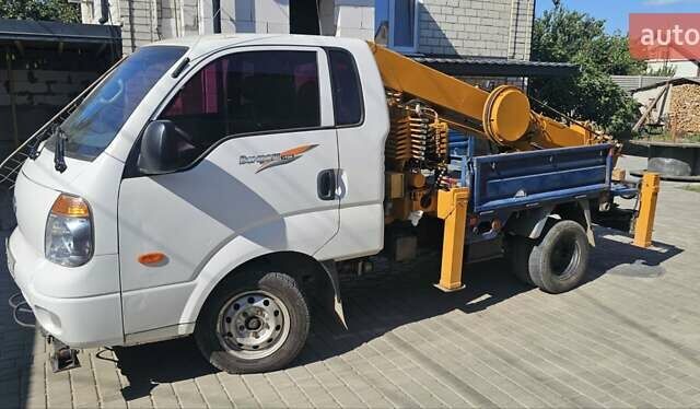 Белый Киа Бонго, объемом двигателя 2.9 л и пробегом 207 тыс. км за 15000 $, фото 11 на Automoto.ua