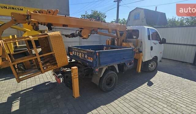 Белый Киа Бонго, объемом двигателя 2.9 л и пробегом 207 тыс. км за 15000 $, фото 3 на Automoto.ua