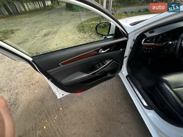 Киа Каденза 2017 в Днепре (Днепропетровске) на Automoto.ua Белый Киа Каденза, объемом двигателя 3.34 л и пробегом 48 тыс. км за 25000 $, фото 7 на Automoto.ua