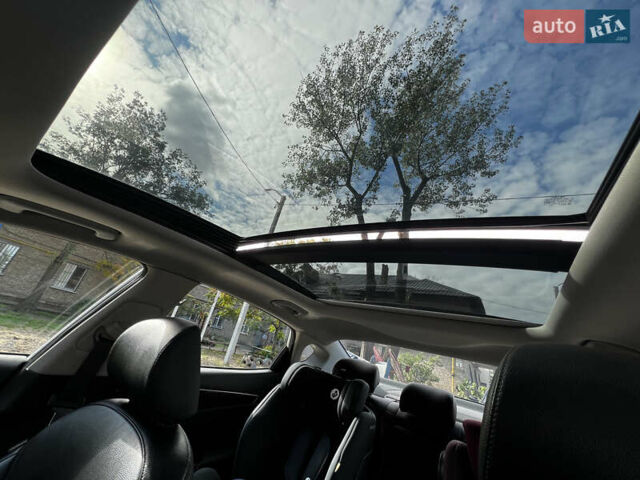 Киа Каденза 2017 в Днепре (Днепропетровске) на Automoto.ua Белый Киа Каденза, объемом двигателя 3.34 л и пробегом 48 тыс. км за 25000 $, фото 5 на Automoto.ua