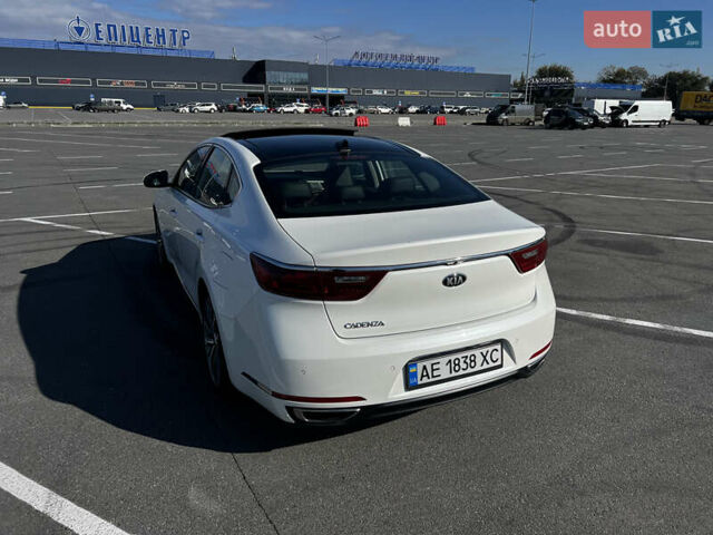 Киа Каденза 2017 в Днепре (Днепропетровске) на Automoto.ua Белый Киа Каденза, объемом двигателя 3.34 л и пробегом 48 тыс. км за 25000 $, фото 1 на Automoto.ua