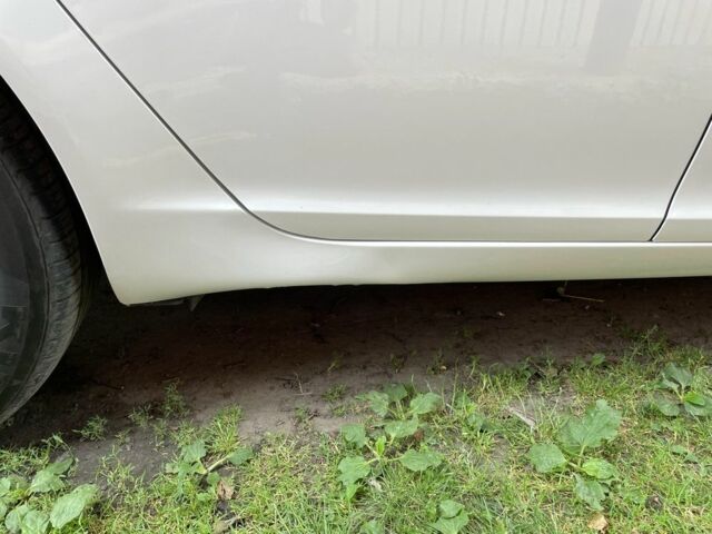 Белый Киа Каденза, объемом двигателя 2 л и пробегом 147 тыс. км за 9000 $, фото 7 на Automoto.ua