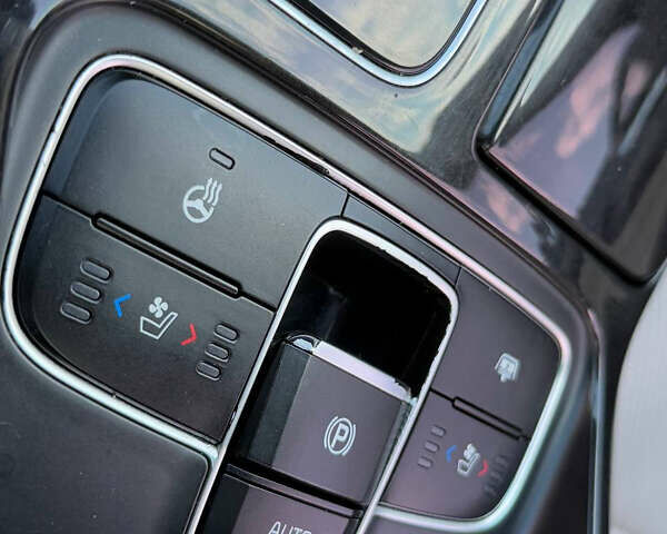 Чорний Кіа Каденза, об'ємом двигуна 3.3 л та пробігом 270 тис. км за 9300 $, фото 35 на Automoto.ua