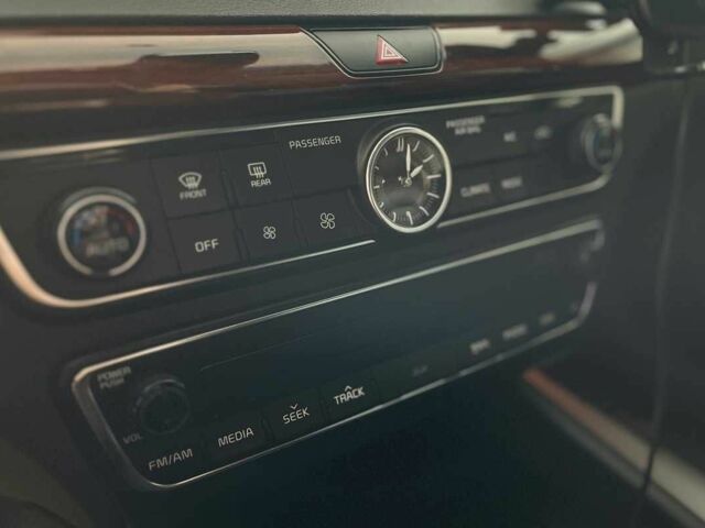 Черный Киа Каденза, объемом двигателя 2.4 л и пробегом 136 тыс. км за 15500 $, фото 20 на Automoto.ua