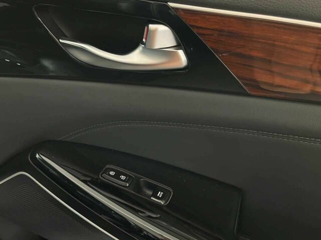 Черный Киа Каденза, объемом двигателя 2.4 л и пробегом 136 тыс. км за 15500 $, фото 10 на Automoto.ua