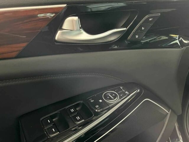 Черный Киа Каденза, объемом двигателя 2.4 л и пробегом 136 тыс. км за 15500 $, фото 13 на Automoto.ua