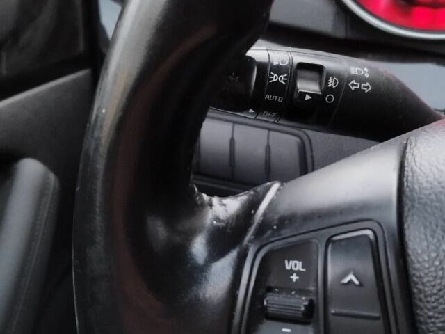 Серый Киа Каденза, объемом двигателя 3 л и пробегом 203 тыс. км за 8500 $, фото 4 на Automoto.ua