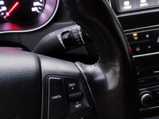 Серый Киа Каденза, объемом двигателя 3 л и пробегом 203 тыс. км за 8500 $, фото 3 на Automoto.ua