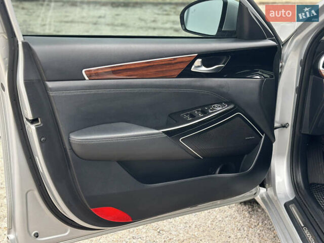 Сірий Кіа Каденза, об'ємом двигуна 3.34 л та пробігом 90 тис. км за 15900 $, фото 10 на Automoto.ua