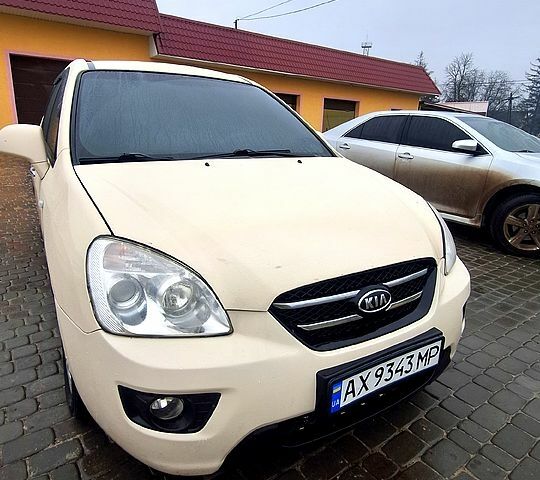 Білий Кіа Каренс, об'ємом двигуна 2 л та пробігом 0 тис. км за 5600 $, фото 1 на Automoto.ua