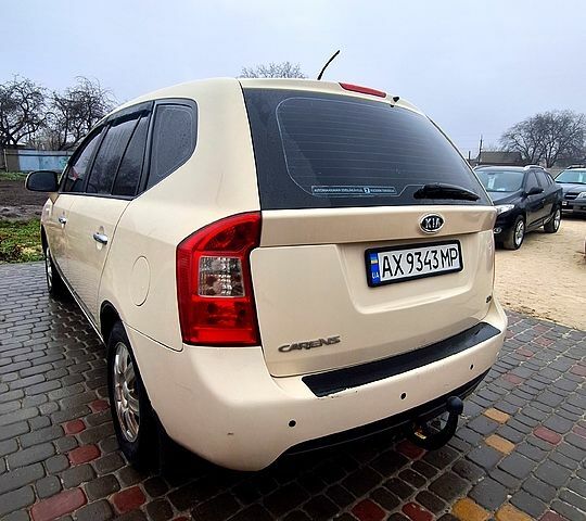 Білий Кіа Каренс, об'ємом двигуна 2 л та пробігом 0 тис. км за 5600 $, фото 3 на Automoto.ua