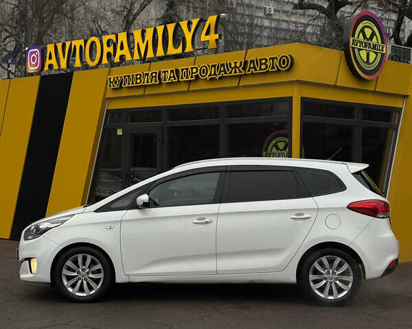 Белый Киа Каренс, объемом двигателя 2 л и пробегом 215 тыс. км за 10500 $, фото 7 на Automoto.ua