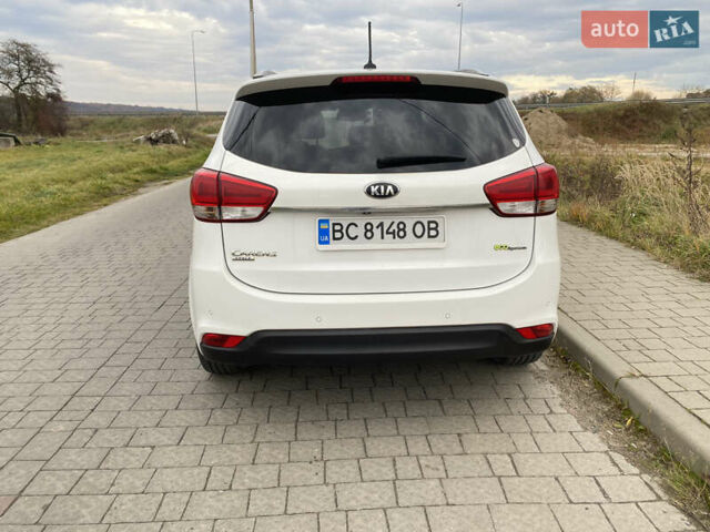 Белый Киа Каренс, объемом двигателя 1.7 л и пробегом 276 тыс. км за 12700 $, фото 4 на Automoto.ua