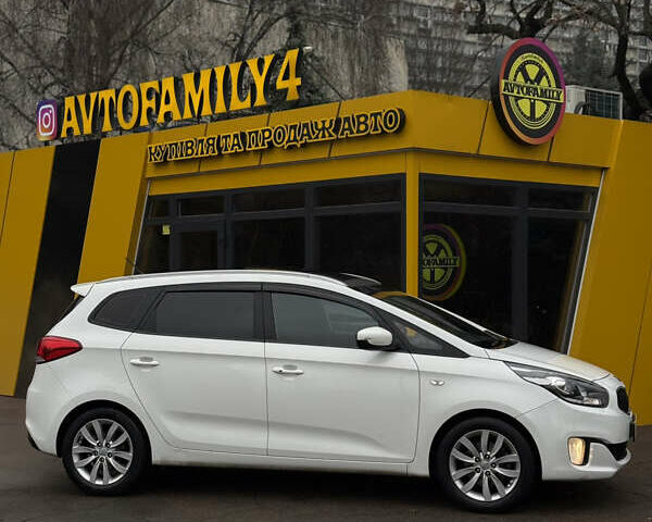 Белый Киа Каренс, объемом двигателя 2 л и пробегом 215 тыс. км за 10500 $, фото 6 на Automoto.ua