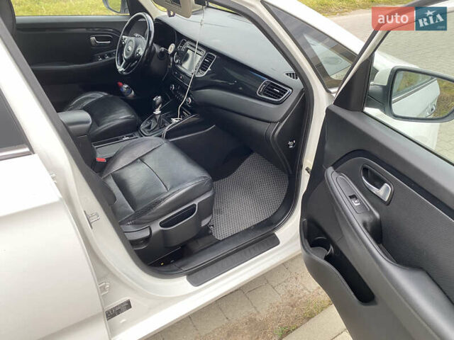 Белый Киа Каренс, объемом двигателя 1.7 л и пробегом 276 тыс. км за 12700 $, фото 11 на Automoto.ua