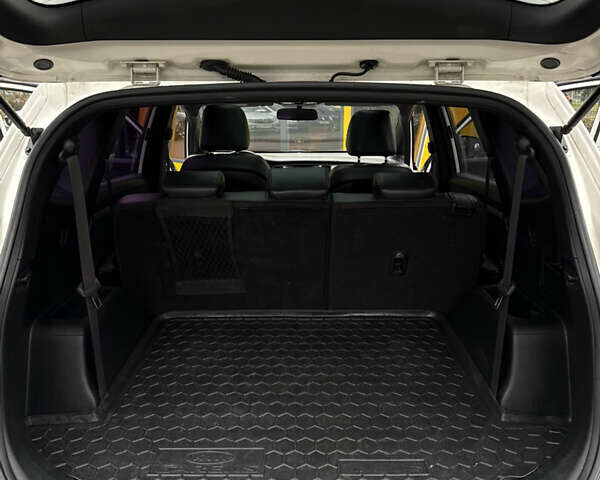 Белый Киа Каренс, объемом двигателя 2 л и пробегом 215 тыс. км за 10500 $, фото 24 на Automoto.ua