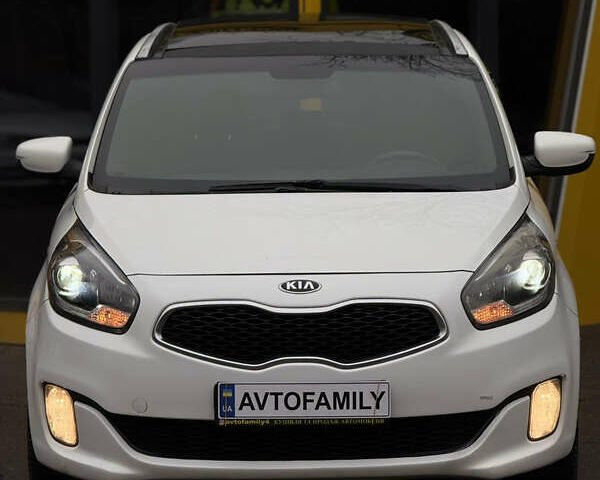 Белый Киа Каренс, объемом двигателя 2 л и пробегом 215 тыс. км за 10500 $, фото 1 на Automoto.ua