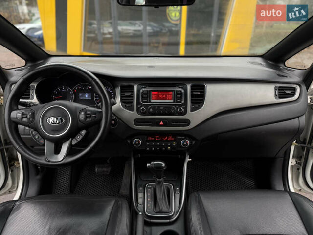 Белый Киа Каренс, объемом двигателя 2 л и пробегом 215 тыс. км за 10500 $, фото 10 на Automoto.ua