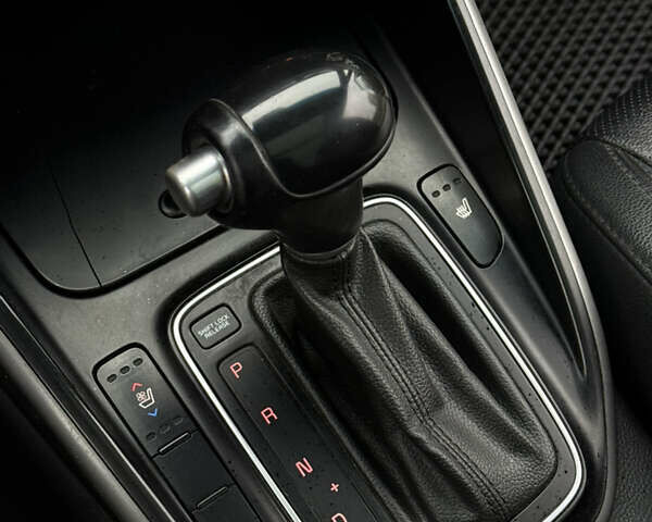 Белый Киа Каренс, объемом двигателя 2 л и пробегом 215 тыс. км за 10500 $, фото 21 на Automoto.ua