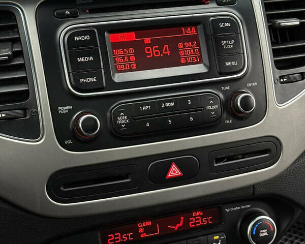 Белый Киа Каренс, объемом двигателя 2 л и пробегом 215 тыс. км за 10500 $, фото 22 на Automoto.ua