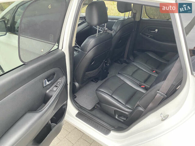 Белый Киа Каренс, объемом двигателя 1.7 л и пробегом 276 тыс. км за 12700 $, фото 9 на Automoto.ua