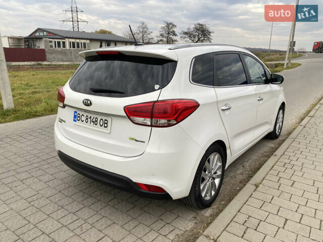 Белый Киа Каренс, объемом двигателя 1.7 л и пробегом 276 тыс. км за 12700 $, фото 5 на Automoto.ua