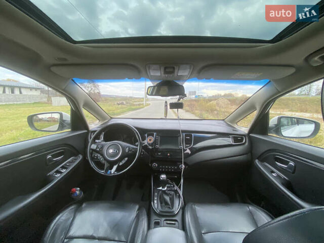 Белый Киа Каренс, объемом двигателя 1.7 л и пробегом 276 тыс. км за 12700 $, фото 12 на Automoto.ua