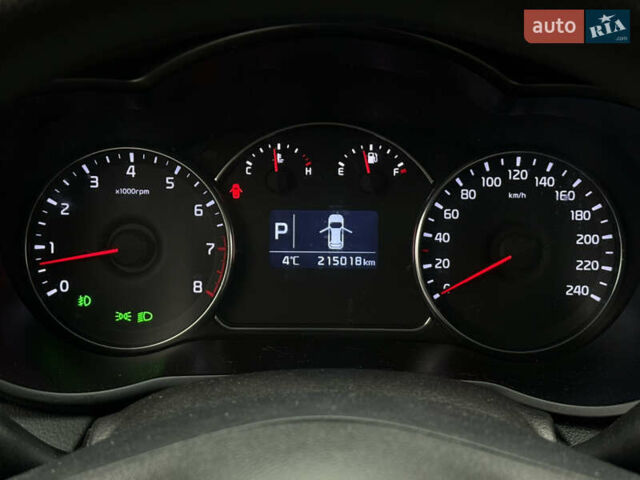 Белый Киа Каренс, объемом двигателя 2 л и пробегом 215 тыс. км за 10500 $, фото 20 на Automoto.ua