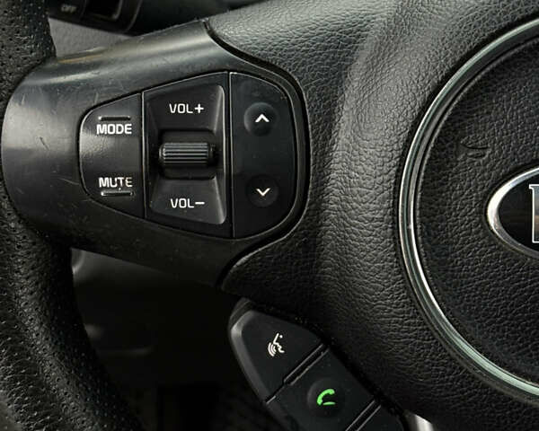 Белый Киа Каренс, объемом двигателя 2 л и пробегом 215 тыс. км за 10500 $, фото 16 на Automoto.ua