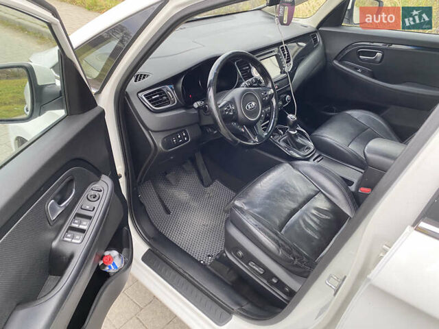Белый Киа Каренс, объемом двигателя 1.7 л и пробегом 276 тыс. км за 12700 $, фото 8 на Automoto.ua