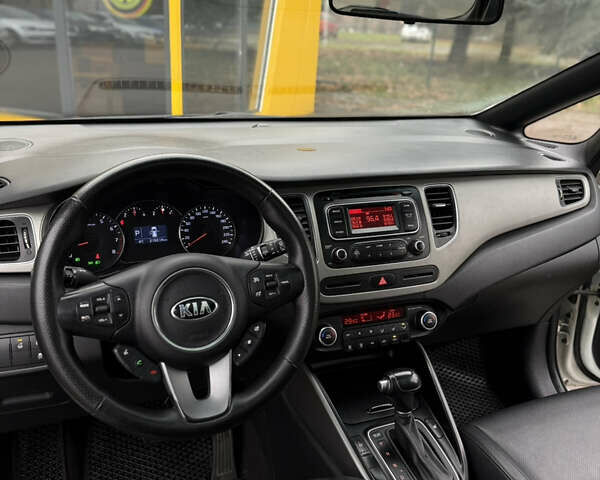 Белый Киа Каренс, объемом двигателя 2 л и пробегом 215 тыс. км за 10500 $, фото 13 на Automoto.ua