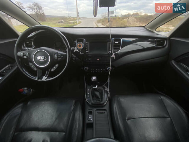 Белый Киа Каренс, объемом двигателя 1.7 л и пробегом 276 тыс. км за 12700 $, фото 13 на Automoto.ua