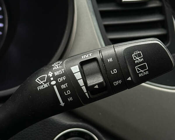 Белый Киа Каренс, объемом двигателя 2 л и пробегом 215 тыс. км за 10500 $, фото 19 на Automoto.ua