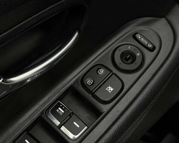 Белый Киа Каренс, объемом двигателя 2 л и пробегом 215 тыс. км за 10500 $, фото 14 на Automoto.ua