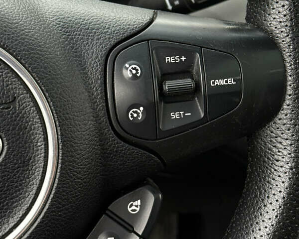 Белый Киа Каренс, объемом двигателя 2 л и пробегом 215 тыс. км за 10500 $, фото 17 на Automoto.ua