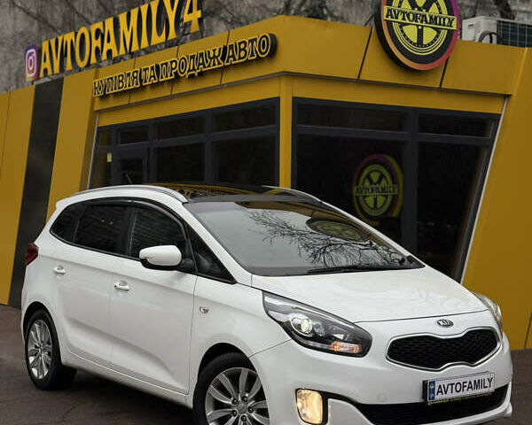 Белый Киа Каренс, объемом двигателя 2 л и пробегом 215 тыс. км за 10500 $, фото 2 на Automoto.ua