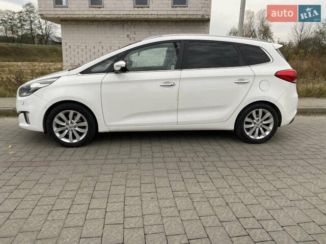 Белый Киа Каренс, объемом двигателя 1.7 л и пробегом 276 тыс. км за 12700 $, фото 2 на Automoto.ua