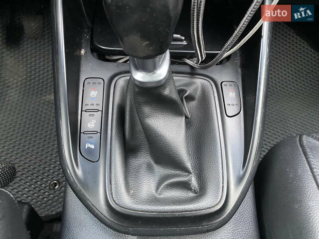 Белый Киа Каренс, объемом двигателя 1.7 л и пробегом 276 тыс. км за 12700 $, фото 16 на Automoto.ua