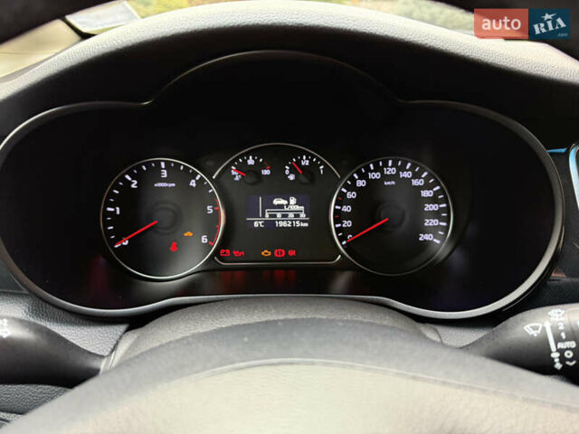 Белый Киа Каренс, объемом двигателя 1.7 л и пробегом 196 тыс. км за 11974 $, фото 29 на Automoto.ua