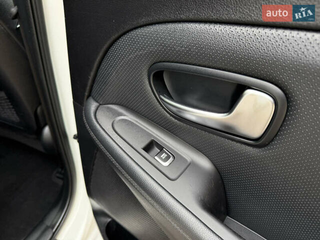 Белый Киа Каренс, объемом двигателя 1.7 л и пробегом 196 тыс. км за 11974 $, фото 63 на Automoto.ua