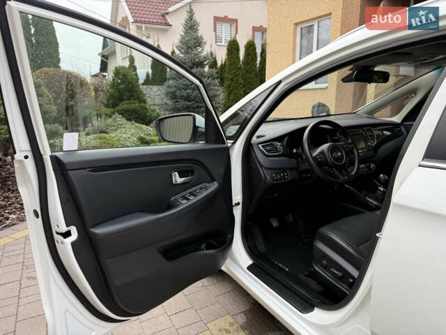 Белый Киа Каренс, объемом двигателя 1.7 л и пробегом 196 тыс. км за 11974 $, фото 19 на Automoto.ua