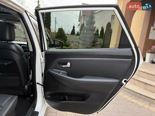 Белый Киа Каренс, объемом двигателя 1.7 л и пробегом 196 тыс. км за 11974 $, фото 62 на Automoto.ua