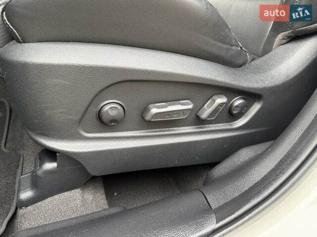 Белый Киа Каренс, объемом двигателя 1.7 л и пробегом 196 тыс. км за 11974 $, фото 25 на Automoto.ua