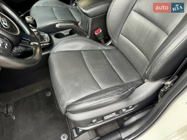 Белый Киа Каренс, объемом двигателя 1.7 л и пробегом 196 тыс. км за 11974 $, фото 24 на Automoto.ua